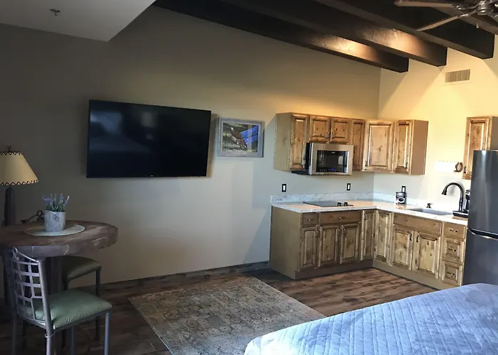 Inn Prickly Pear 3*