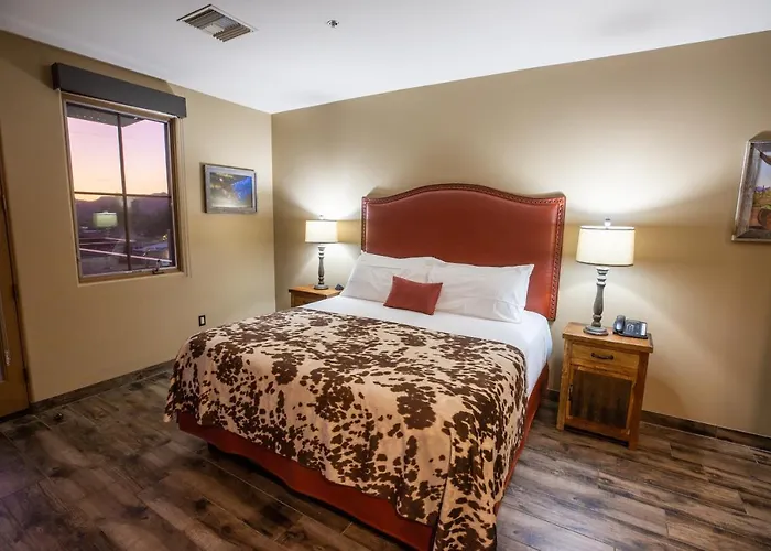 Inn Prickly Pear Cave Creek